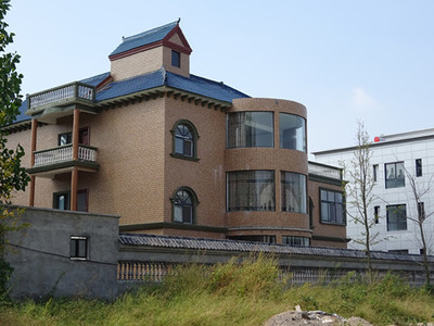 河南夏邑一工廠荒廢背后 老板轉(zhuǎn)型房地產(chǎn)建別墅養(yǎng)尊的警示